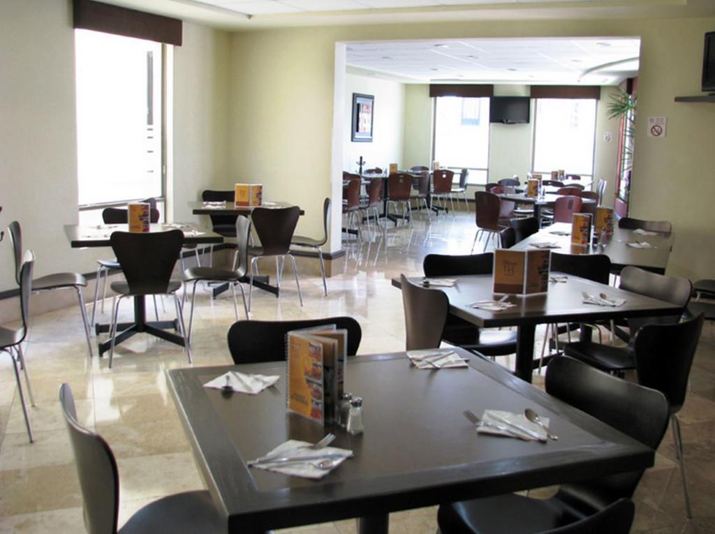 Hotel Alameda Express Matamoros  Exterior photo